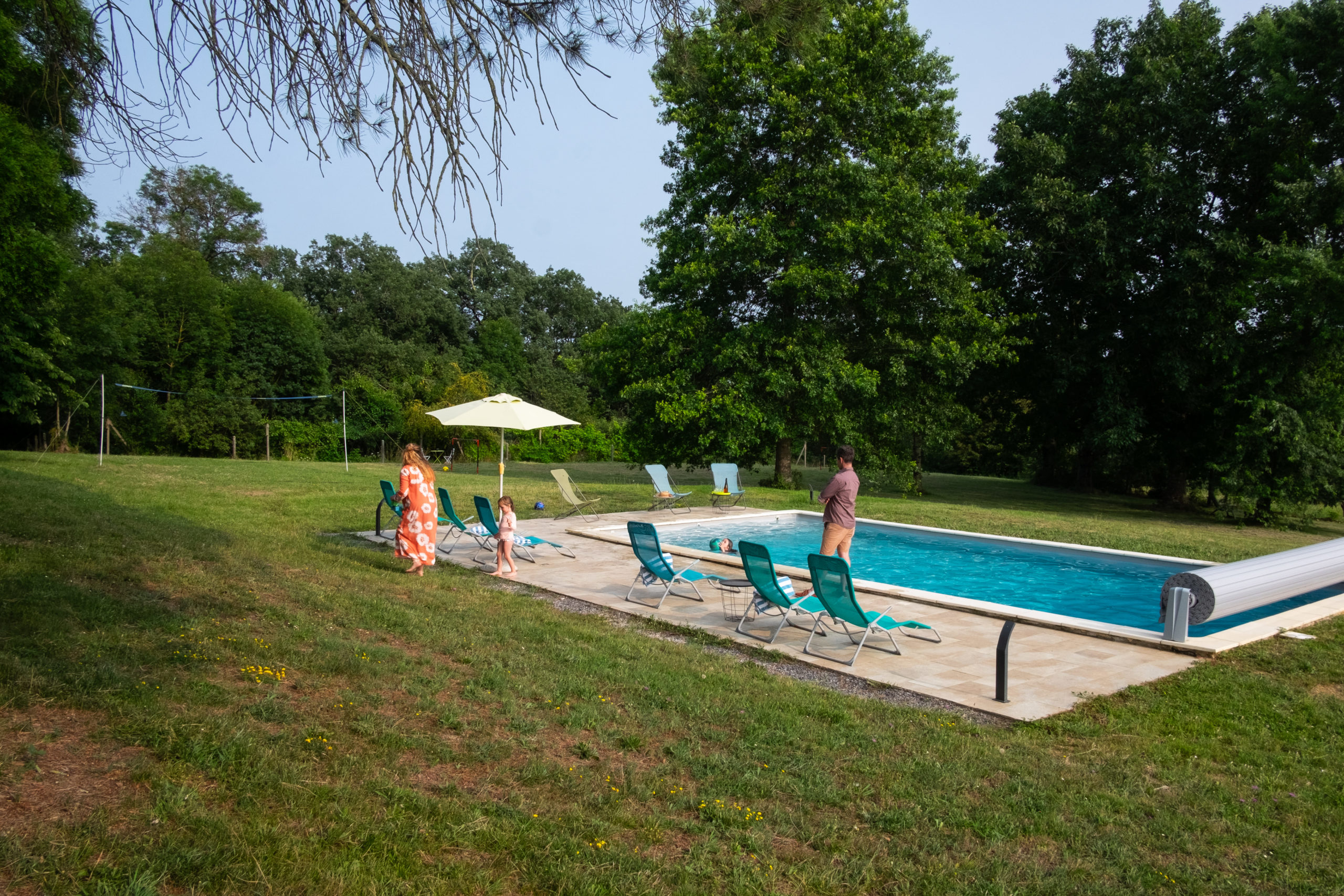 Piscine privée pour brunch lendemain de fête dans un gîte du Tarn